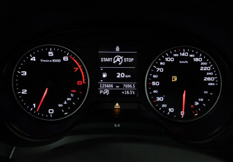 Подержанный автомобиль Audi A3 Sedan 2015 года (12 фото)