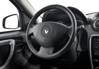 Подержанный автомобиль Renault Duster 2013 года (14 фото)