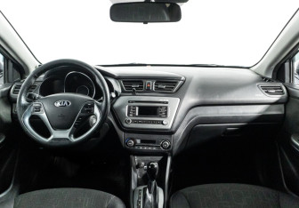 Подержанный автомобиль Kia Rio Sedan 2015 года (13 фото)