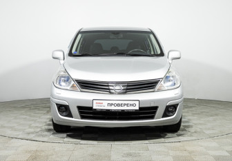 Подержанный автомобиль Nissan Tiida Hatchback 2010 года (2 фото)