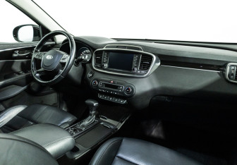 Подержанный автомобиль Kia Sorento 2020 года (9 фото)