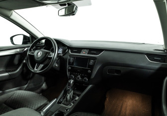 Подержанный автомобиль Skoda Octavia Liftback 2017 года (9 фото)