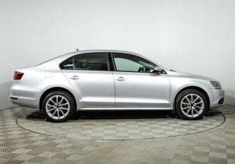 Подержанный автомобиль Volkswagen Jetta Sedan 2013 года (4 фото)