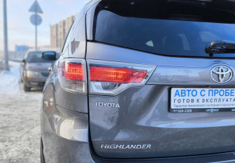 Подержанный автомобиль Toyota Highlander 2014 года (7 фото)