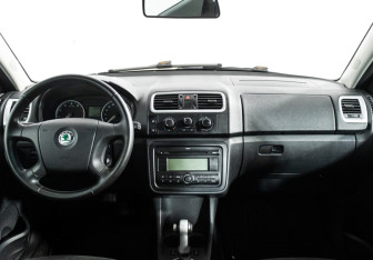 Подержанный автомобиль Skoda Fabia Hatchback 2009 года (2 фото)