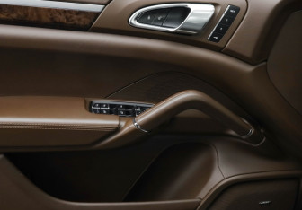 Подержанный автомобиль Porsche Cayenne 2014 года (29 фото)