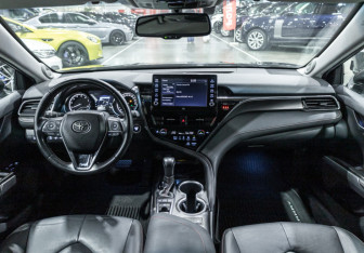Подержанный автомобиль Toyota Camry Sedan 2021 года (14 фото)