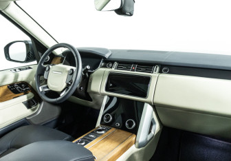 Подержанный автомобиль Land Rover Range Rover 2018 года (9 фото)
