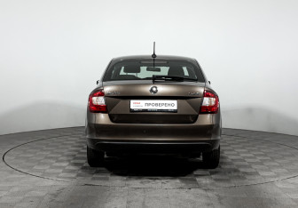 Подержанный автомобиль Skoda Rapid Liftback 2018 года (6 фото)