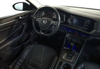 Подержанный автомобиль Volkswagen Jetta Sedan 2020 года (8 фото)
