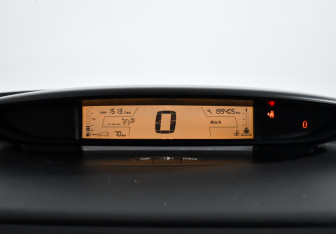 Подержанный автомобиль Citroen C4 Hatchback 2006 года (18 фото)