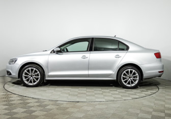 Подержанный автомобиль Volkswagen Jetta Sedan 2013 года (8 фото)