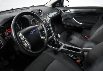 Подержанный автомобиль Ford Mondeo Sedan 2014 года (9 фото)