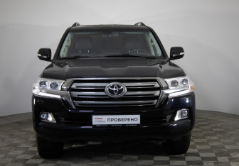 Подержанный автомобиль Toyota Land Cruiser Suv 2015 года (2 фото)