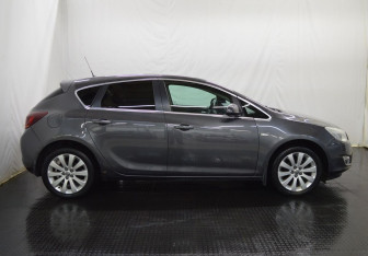 Подержанный автомобиль Opel Astra Hatchback 2011 года (4 фото)