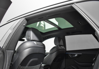 Подержанный автомобиль Audi Q8 2019 года (13 фото)