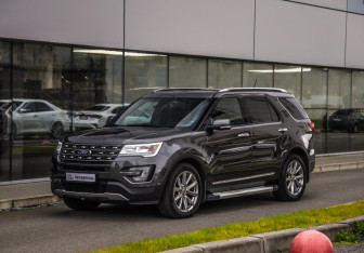 Подержанный автомобиль Ford Explorer 2017 года (3 фото)
