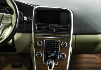 Подержанный автомобиль Volvo XC60 2016 года (14 фото)