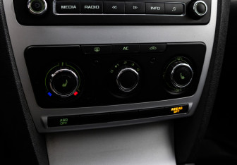 Подержанный автомобиль Skoda Octavia Liftback 2011 года (13 фото)