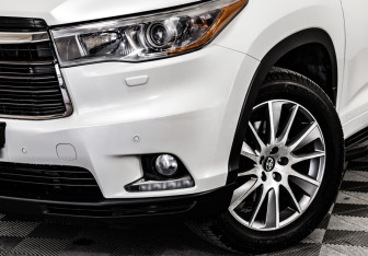 Подержанный автомобиль Toyota Highlander 2014 года (2 фото)