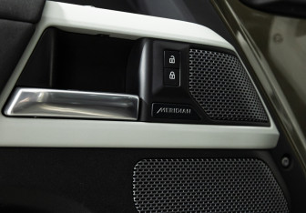 Подержанный автомобиль Land Rover Defender Suv 2021 года (18 фото)