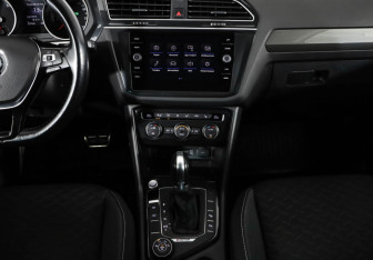 Подержанный автомобиль Volkswagen Tiguan 2018 года (14 фото)