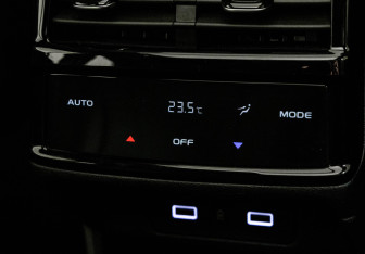 Подержанный автомобиль Geely Monjaro 2023 года (34 фото)