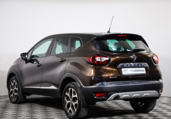 Подержанный автомобиль Renault Kaptur 2018 года (7 фото)