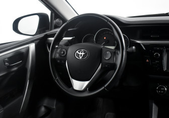 Подержанный автомобиль Toyota Corolla Sedan 2014 года (15 фото)