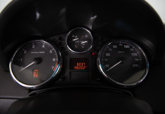 Подержанный автомобиль Peugeot 207 Hatchback 2008 года (11 фото)