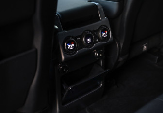 Подержанный автомобиль Land Rover Discovery 2018 года (26 фото)