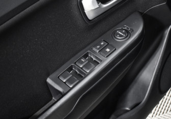 Подержанный автомобиль Kia Rio Sedan 2012 года (10 фото)