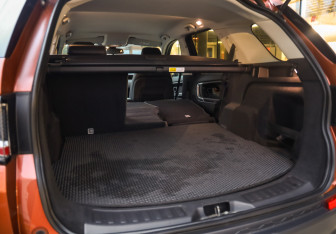 Подержанный автомобиль Land Rover Discovery Sport 2017 года (2 фото)