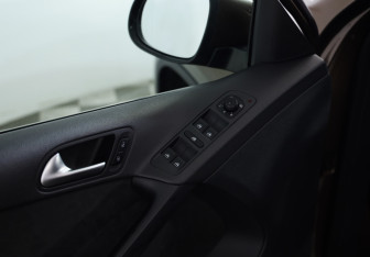 Подержанный автомобиль Volkswagen Tiguan 2016 года (18 фото)