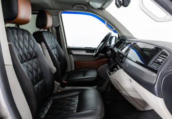 Подержанный автомобиль Volkswagen Multivan 2015 года (21 фото)