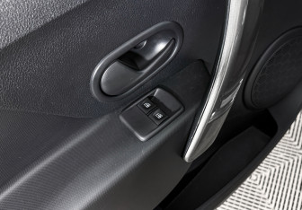 Подержанный автомобиль Renault Logan Sedan 2019 года (10 фото)