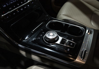Подержанный автомобиль Kia Carnival 2020 года (22 фото)