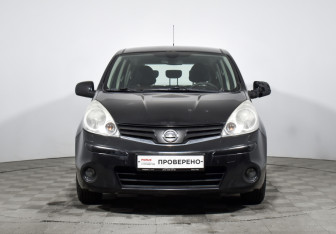 Подержанный автомобиль Nissan Note 2011 года (2 фото)