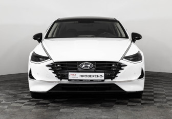 Подержанный автомобиль Hyundai Sonata 2020 года (2 фото)