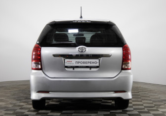 Подержанный автомобиль Toyota Wish Compactvan 2005 года (6 фото)