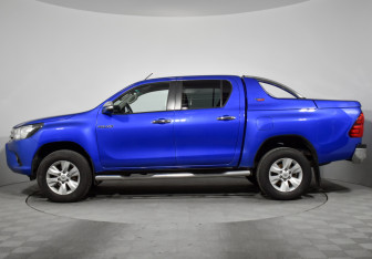 Подержанный автомобиль Toyota Hilux 2015 года (8 фото)