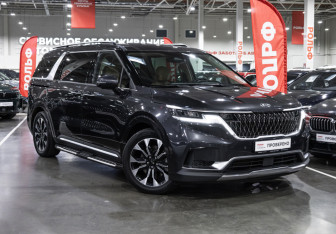 Подержанный автомобиль Kia Carnival 2021 года (5 фото)