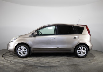 Подержанный автомобиль Nissan Note 2011 года (8 фото)