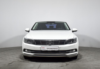 Подержанный автомобиль Volkswagen Passat Sedan 2015 года (2 фото)