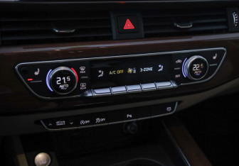 Подержанный автомобиль Audi A4 Sedan 2020 года (21 фото)