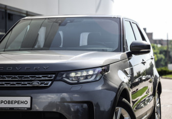 Подержанный автомобиль Land Rover Discovery 2019 года (2 фото)
