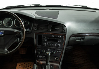Подержанный автомобиль Volvo S60 2007 года (14 фото)