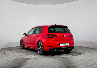 Подержанный автомобиль Volkswagen Golf R Hatchback 2019 года (7 фото)