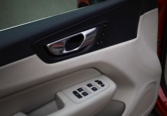 Подержанный автомобиль Volvo XC60 2021 года (13 фото)