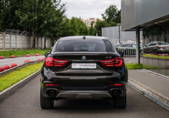 Подержанный автомобиль BMW X6 2015 года (7 фото)